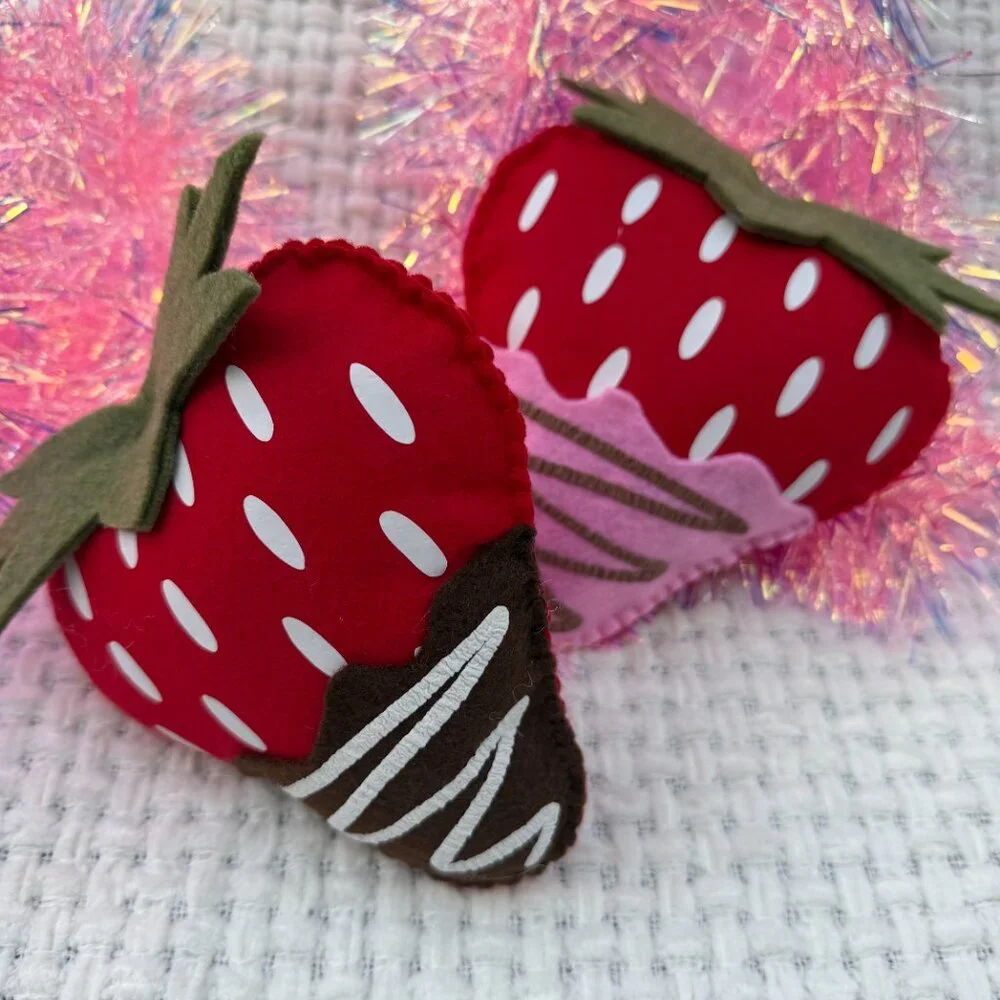 Strawberry felt wreath attachment/ strawberry decor/ home decor